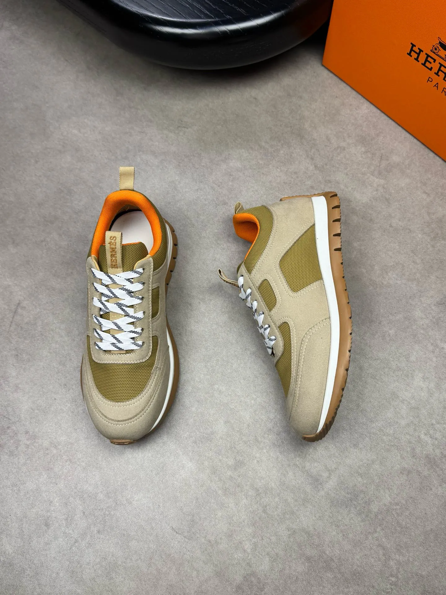 [HERMES] Hermès men's shoes 💰680💰 - high-end quality original items 🔍🔍🔍 casual sports shoes - upper: 🔝 suede environmentally friendly leather, brand high mercerized canvas body with forged ´H´ totem, tongue webbing injection molded brand logo - lining: brand canvas, foot pads; water-dyed cowhide -Outsole: ultra-light T men's shoes 💰U foam; two-color molded outsole -Ultra-high quality control, fine workmanship: highlighted (high-end, extravagance, grade) -Size: 39-44 (38, 45, can be customized)